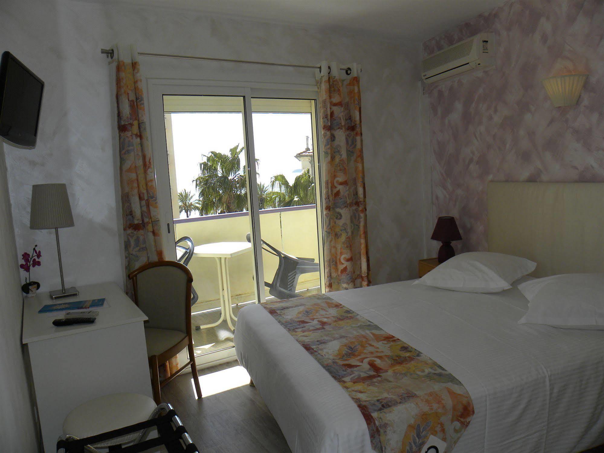 Anglade Hotel Le Lavandou Eksteriør billede